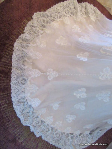 Allure Bridals 9121 size 16