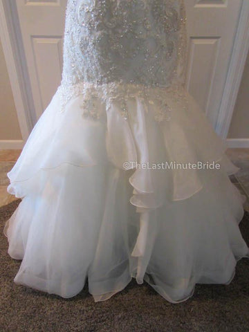 56.5 Hips Wedding Dress