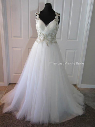 100% Authentic Maggie Sottero Shelby wedding dress from The Last Minute Bride.