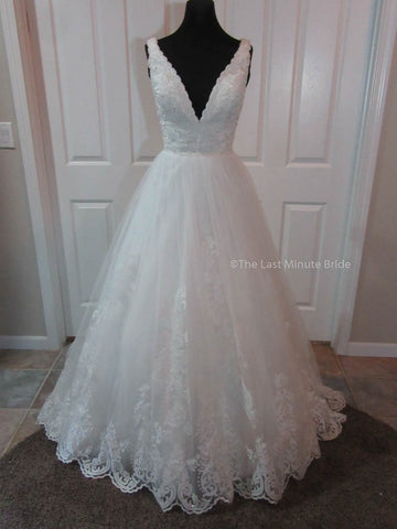 100% Authentic Sabrina wedding dress from The Last Minute Bride