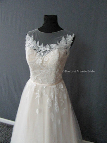  Sleeveless Wedding Dress