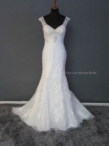 100% Authentic Essense of Australia Wedding Dress D1949 Wedding Dress