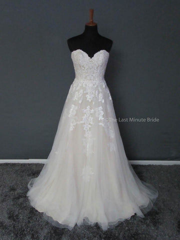 100% Authentic Essense of Australia D2121 Wedding Dress 